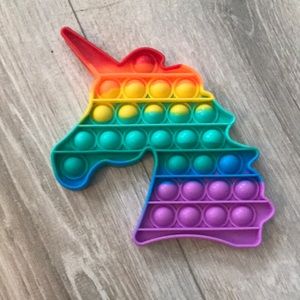 1 Unicorn Pop It 1 Cupcake Pop It 1 Pineapple Pop It 1 Rainbow Circle Pop It